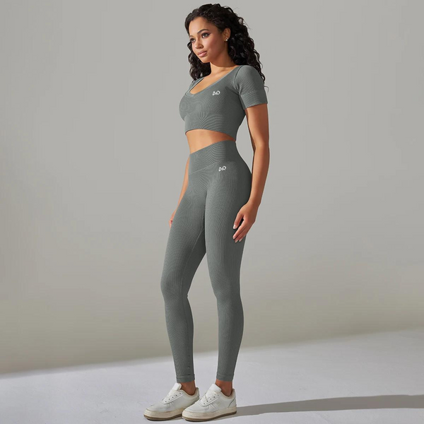 Grey Peak Seamless Set