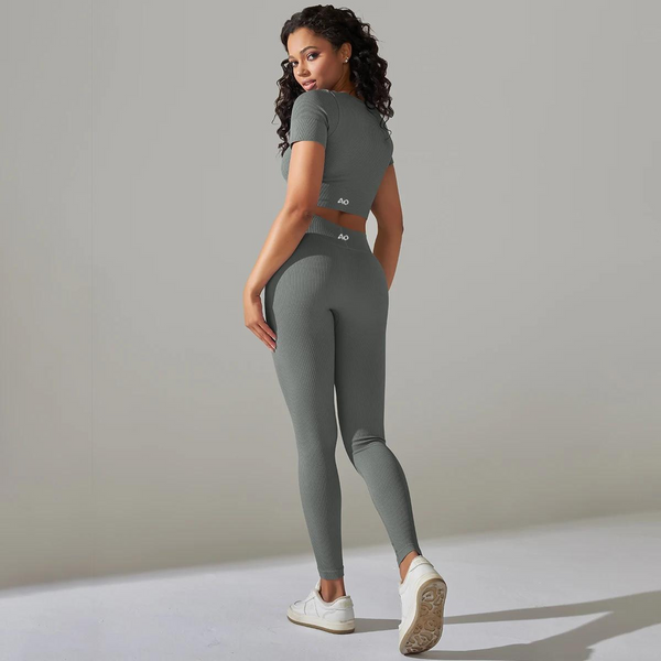 Grey Peak Seamless Set